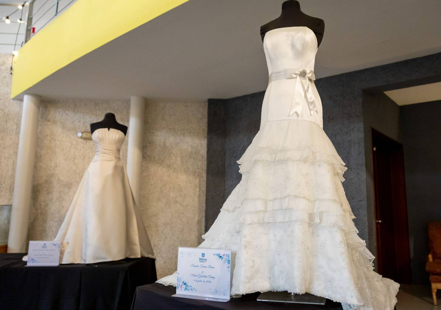 Invita Cultura Municipal a visitar la exposición de vestidos de novia “Las Costuras del Amor” en Delicias