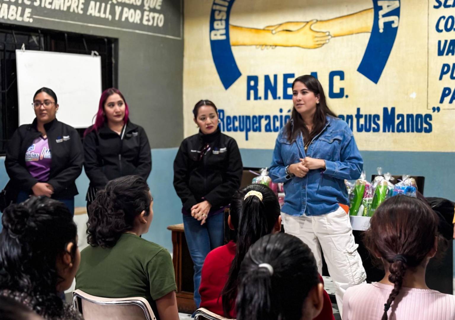 Entrega Instituto Municipal de las Mujeres kits de higiene a mujeres vulnerables