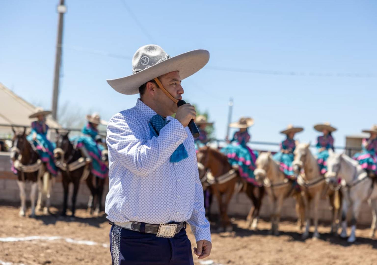 Reconoce Jesús Valenciano García esfuerzo de escaramuzas y charros rumbo al nacional
