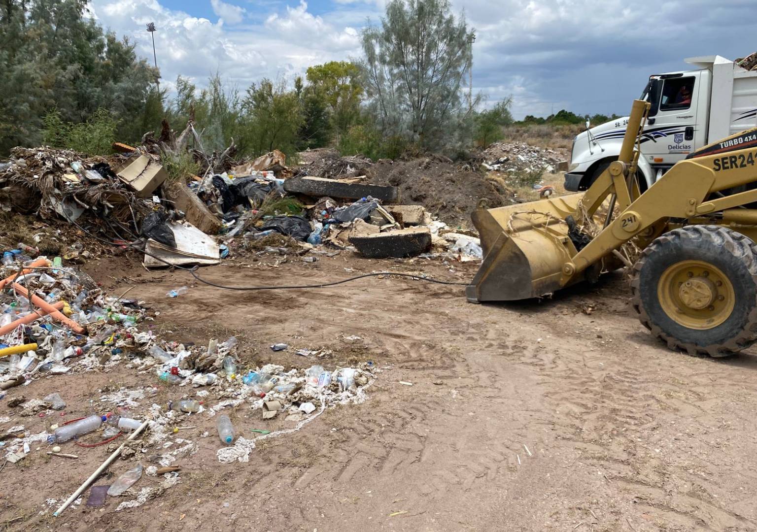 Llaman a ciudadanía a cuidar espacios públicos tras limpieza de basura en el Gran Estadio