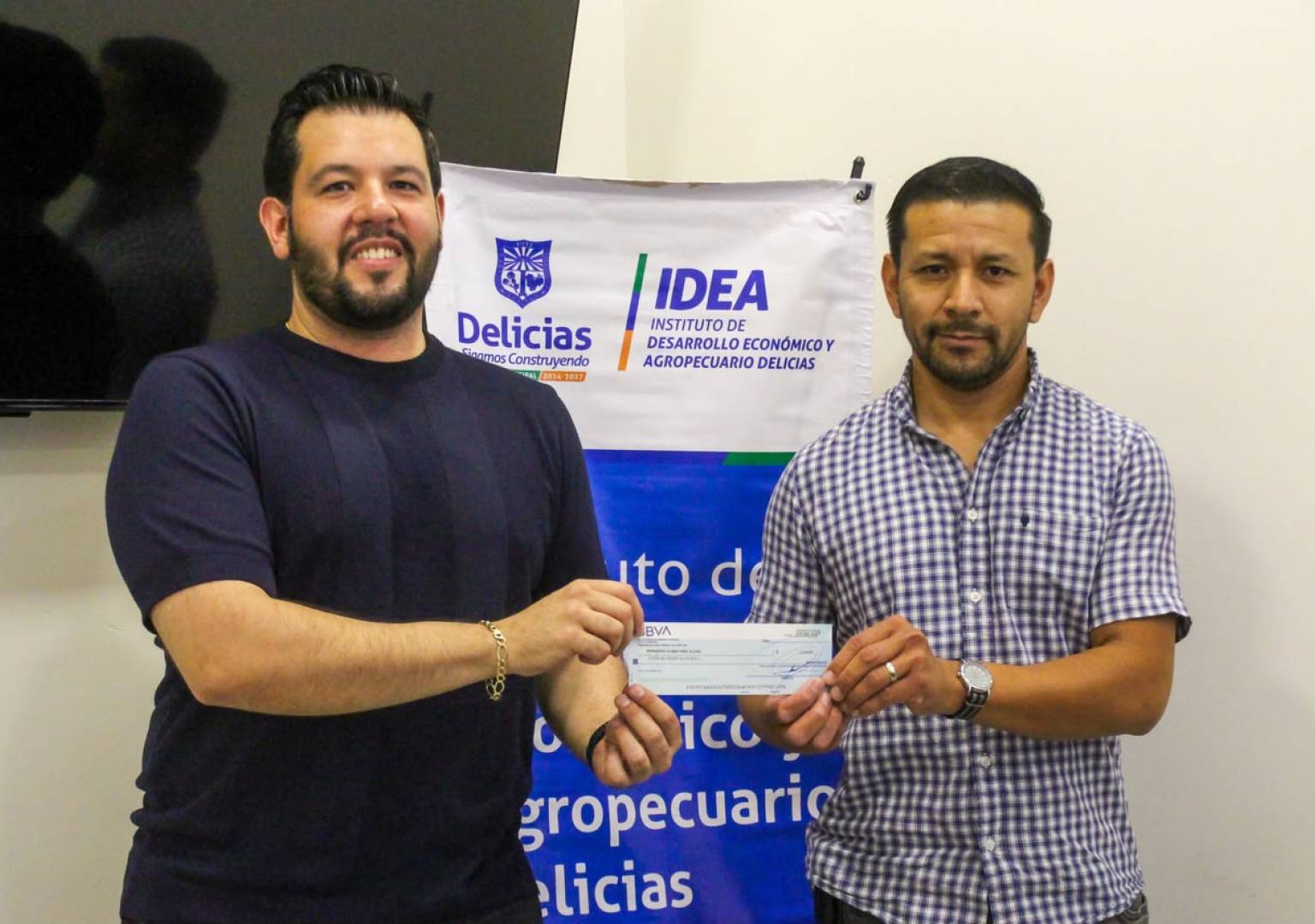 Entregan apoyos del programa FIPES para fortalecer pequeños negocios en Delicias
