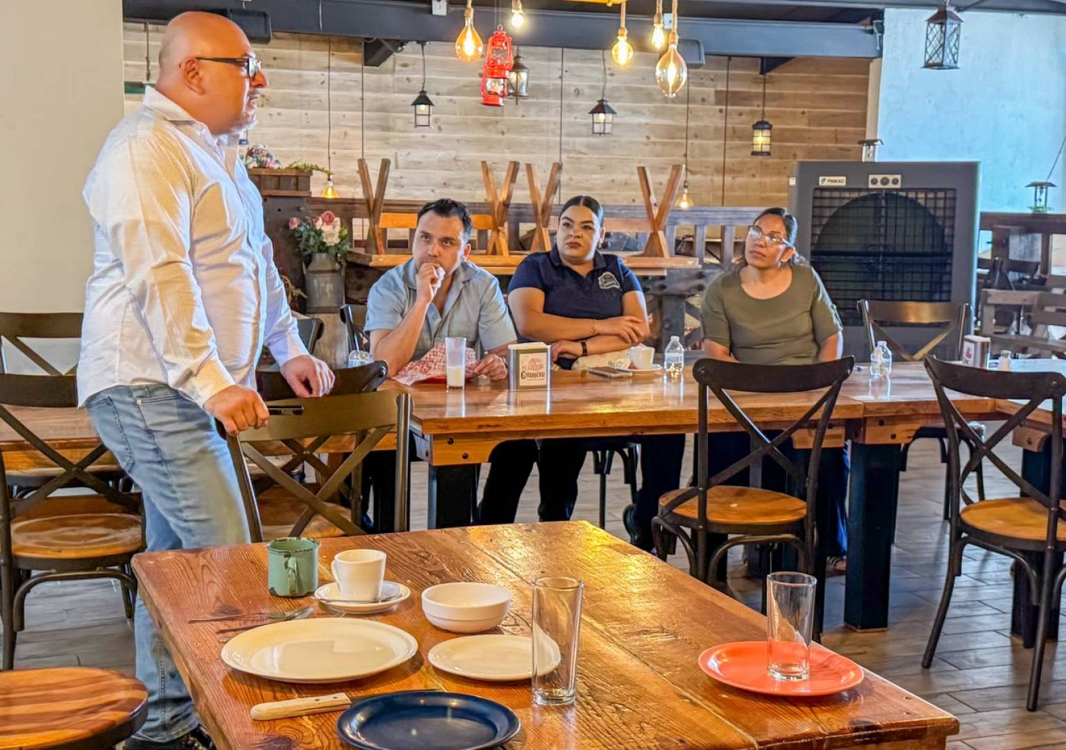 Fortalece Turismo de IDEA Delicias la calidad en el servicio de mesa