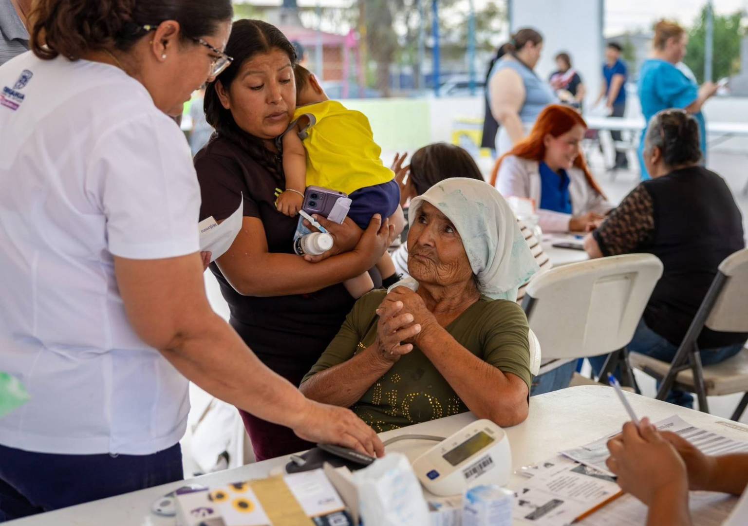 Prioriza Jesús Valenciano la atención digna a familias y grupos vulnerables