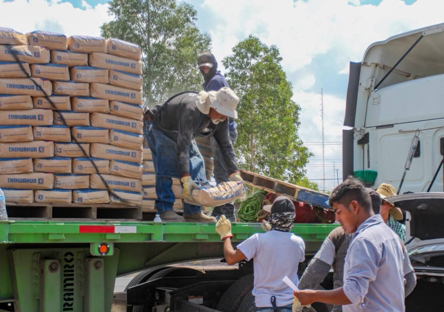 Fortalecen Estado y Municipio el patrimonio de 26 familias con materiales a bajo costo y sin intereses