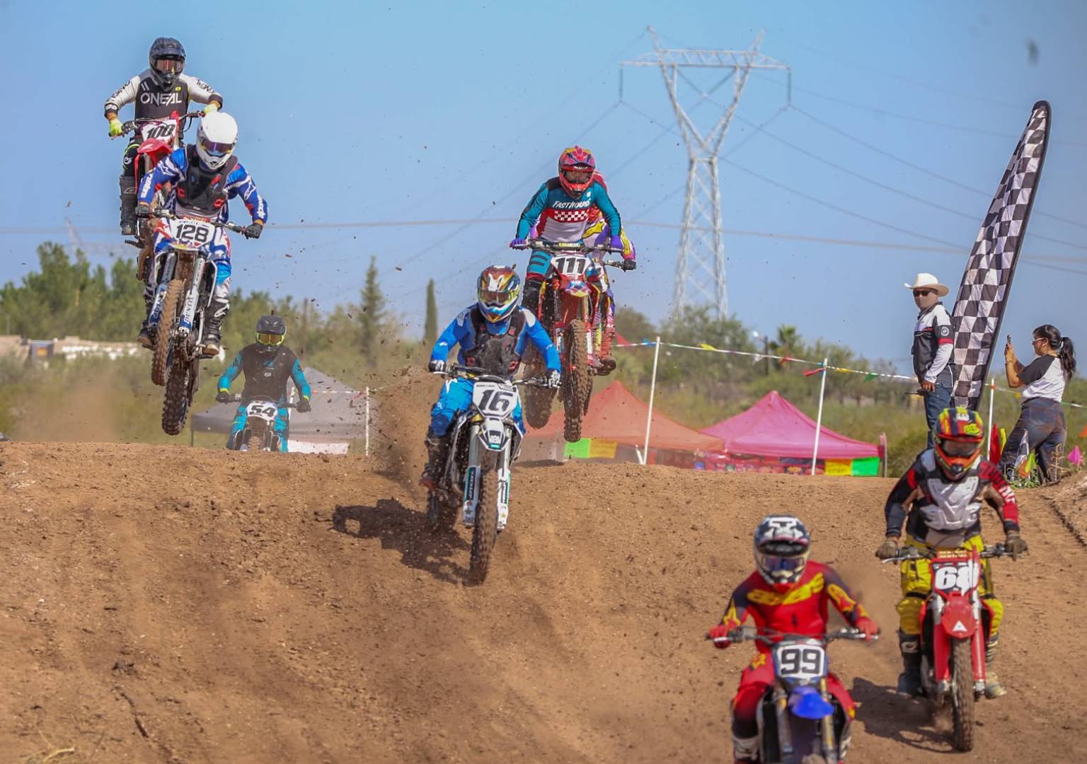 Presencia Jesús Valenciano finales del Campeonato Nacional de Motocross en Delicias