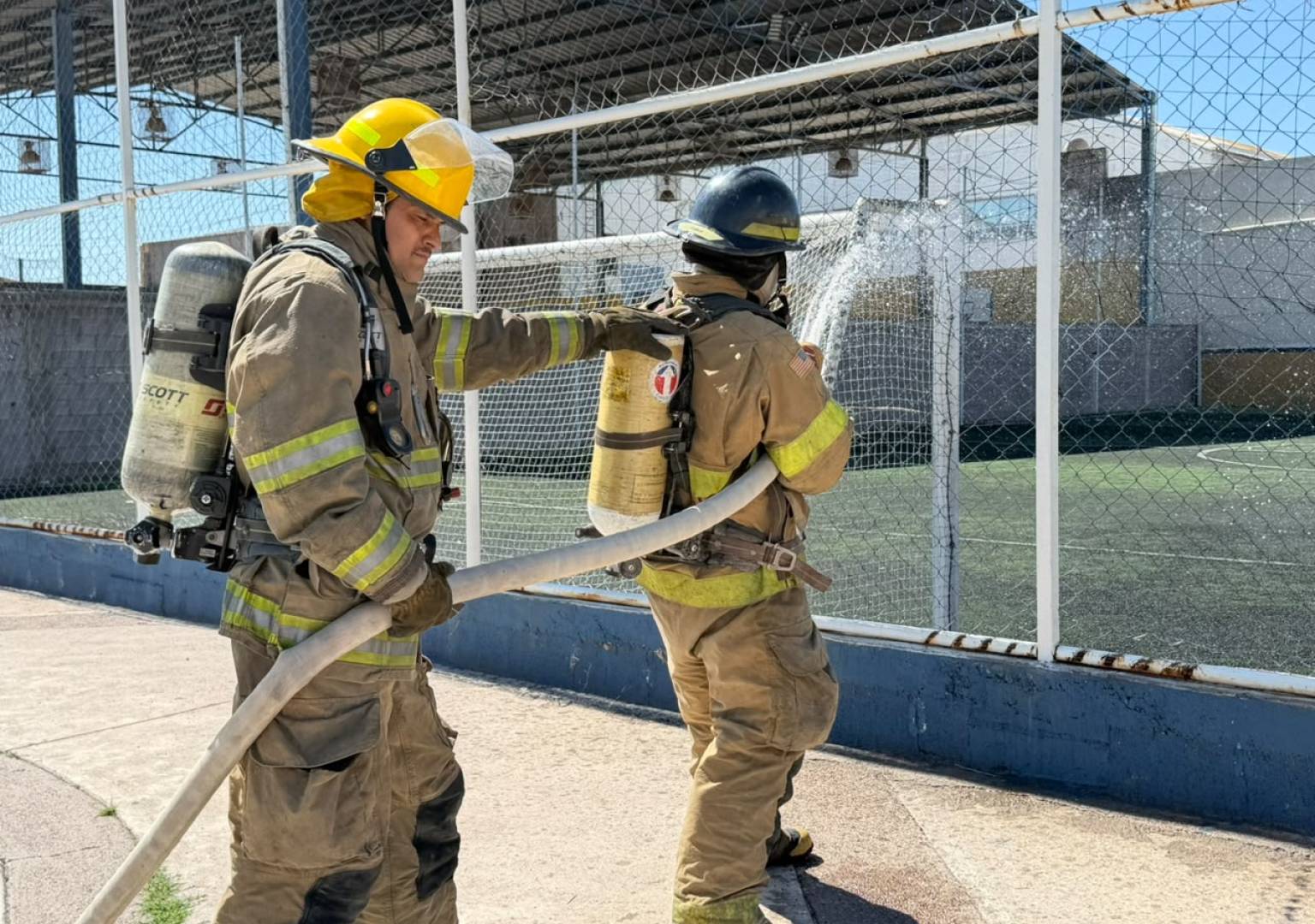 Evacúa Protección Civil a 858 personas durante simulacro de incendio en la Secundaria Leyes de Reforma